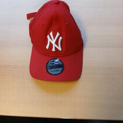 Baseball pet rood がiLostで UVO Vervoer によって報告されました