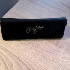 Glasögonfodral med glasögon, rapporterat av EBS Tramplein med iLost