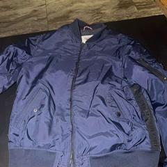 Jaqueta Dark Blue, segons ha informat Van der Valk Hotel Amsterdam-Amstel mitjançant iLost