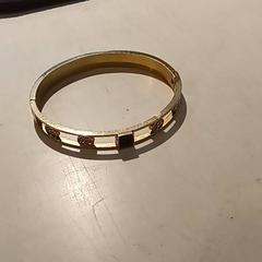 Náramek Goudkleurige armband, jak nahlášeno Pukkelpop pomocí iLost