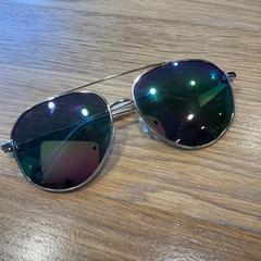 Sonnenbrille, gemeldet von Designer Outlet Roosendaal über iLost