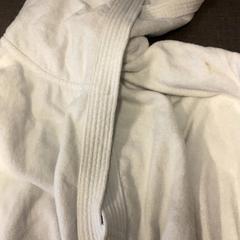 Bathrobe White, as reported by MEININGER Hotel Brussels City Center using iLost