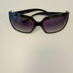 Des lunettes de soleil, a été signalé par IKEA Åsane utilisant iLost