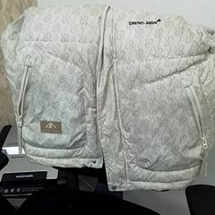 Roupa, segundo informou ilévia usando iLost