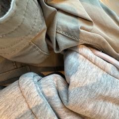 Kleding grijs, beige, jak nahlášeno Haven Hotel Rotterdam pomocí iLost