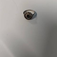 Anel, segundo informou St. Antonius Ziekenhuis Utrecht usando iLost