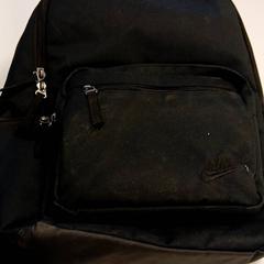 Rugzak zwart YAVUZ، كما تم الإبلاغ عنه بواسطة Centraal magazijn عبر iLost