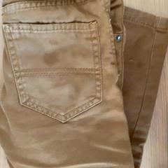 Pantalons Brown, segons ha informat MEININGER Hotel Köln West mitjançant iLost