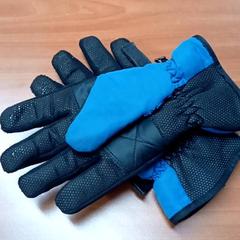 Handschoenen blauw, as reported by Centraal magazijn using iLost