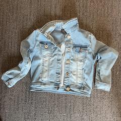 Chaqueta, segundo informou Grand Hotel Amrath Kurhaus usando iLost