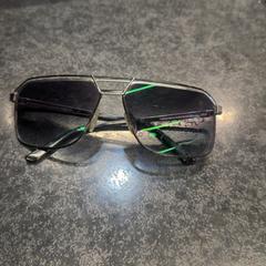 Gafas de sol, segundo informou Rotterdam The Hague Airport usando iLost