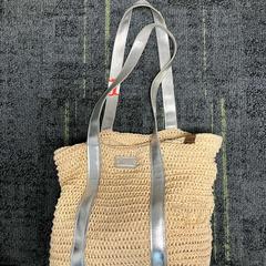 Bag Rietentas met metallic leer handvaten, as reported by Connexxion Noord Holland Noord Alkmaar using iLost