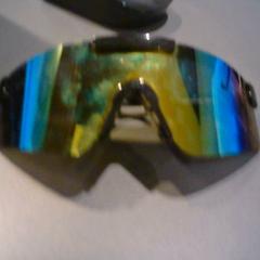 Occhiali da sole, come riportato da SnowWorld Landgraaf utilizzando iLost