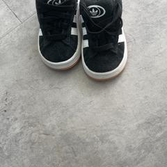 Scarpe da bambino, come riportato da Arriva Achterhoek-Rivierenland utilizzando iLost