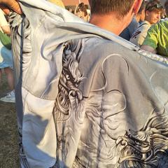 Lelijk shirt, jak bylo nahlášeno na iLost