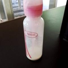 마시는 병 Roze, iLost를 사용하여 Apenheul에 보고됨
