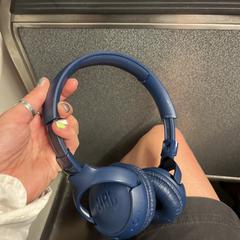 Blauwe jbl koptelefoon, come riportato a iLost