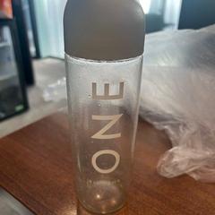 Flasche, gemeldet von Leonardo Hotel Amsterdam Rembrandtpark über iLost