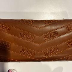 Pénztárca portefeui, amint azt Regio Limburg - Leuven az iLost segítségével jelentette.