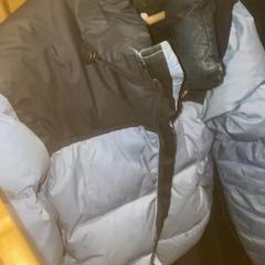 İLost kullanarak Club Nyx/Exit Café tarafından bildirildiği gibi Dış giyim blue and black