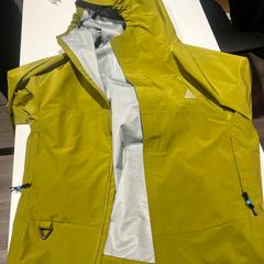 Jacket kaki green, gisa salatu by Amsterdam ID Aparthotel iLost erabiliz