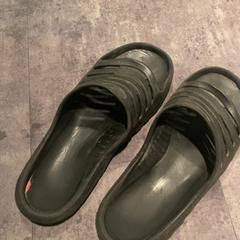 Sandały, zgłoszono przez Van der Valk Hotel Haarlem przy użyciu iLost