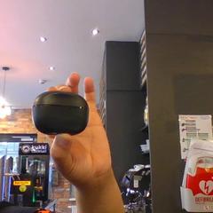 Auscultadores Black, como reportado por MEININGER Hotel Hamburg City Center utilizando o iLost