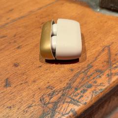 Draadloze oortelefoons Beige, zoals gemeld door Club Nyx/Exit Café met iLost