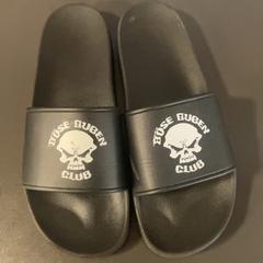 Chaussure, a été signalé par MEININGER Hotel Dresden Zentrum utilisant iLost