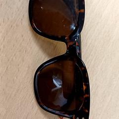 Des lunettes de soleil, a été signalé par Qbuzz GD Groningen Peizerweg utilisant iLost