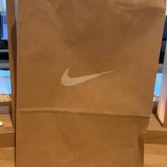 Aankoop nike Nike, iLost를 사용하여 Designer Outlet Roermond에 보고됨