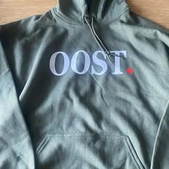 Groene capuchon trui Oost, come riportato a iLost