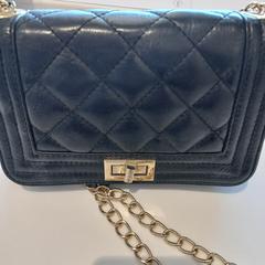 Handtasje がiLostで Arriva Limburg Zuid によって報告されました