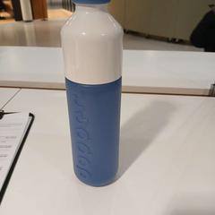 Üveg blauw, amint azt Cursus en vergadercentrum Domstad az iLost segítségével jelentette.