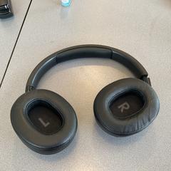 Fejhallgató, amint azt Breng Arnhem az iLost segítségével jelentette.