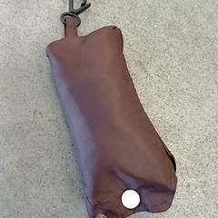 Borsa de poche marron avec crochet, come riportato da IKEA Brest Guipavas utilizzando iLost