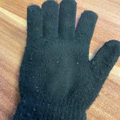 Handschoen, as reported by Pathé Amersfoort using iLost