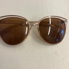 نظارات شمسية، كما تم الإبلاغ عنه بواسطة HTM عبر iLost