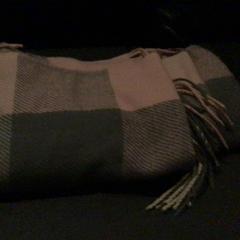 Schal sjaal, gemeldet von Van der Valk Hotel Amsterdam Zuidas über iLost