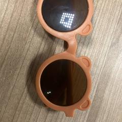 Gafas de sol kind, segundo informou Pathé Zwolle usando iLost