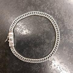 İLost kullanarak Rotterdam The Hague Airport tarafından bildirildiği gibi Bileklik