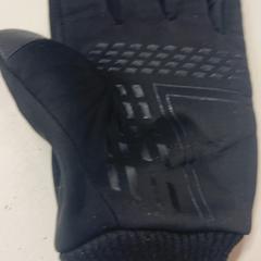 Rukavice, jak nahlášeno Het Amsterdamse Winterparadijs pomocí iLost