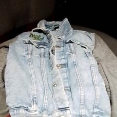 Jeansowa kurtka, zgłoszono przez Apenheul przy użyciu iLost