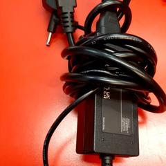 Carregador de computador portátil, como reportado por UvA REC utilizando o iLost