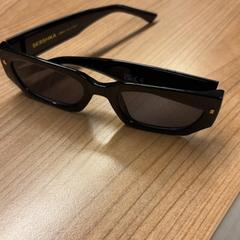Gafas de sol Zwart, Bershka, segundo informou Pathé Spuimarkt usando iLost