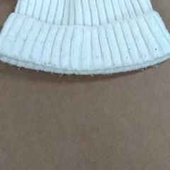 Beanie witte met pompom, gemeldet von IKEA Gent über iLost