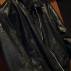 Bunda black leather, ako bolo nahlásené Club Nyx/Exit Café pomocou iLost