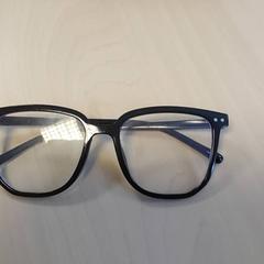 Gafas - zwart montuur, ha sido reportado por Centraal magazijn con iLost