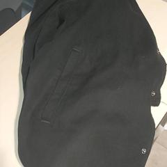 Kleding - vest, jak nahlášeno Centraal magazijn pomocí iLost