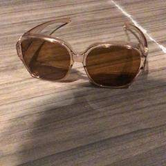 Sluneční brýle, jak nahlášeno Van der Valk Hotel Zwolle pomocí iLost